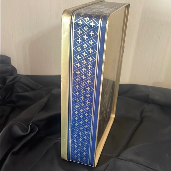 Charming Autumn Scene Decorative Tin 1993 m.j.Hummel - Picture 2 of 3